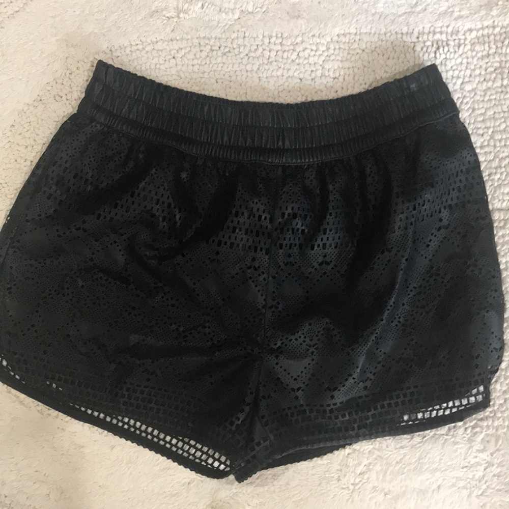 Leather feel shorts